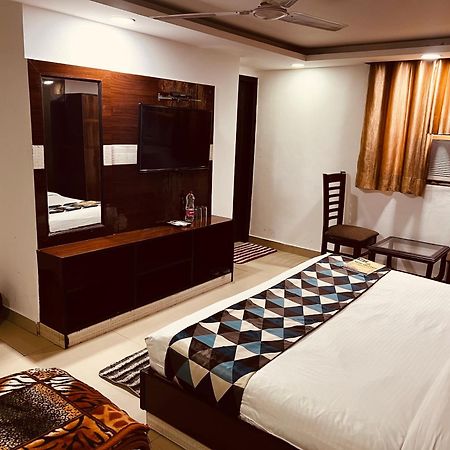 Hotel New Delhi Exterior photo