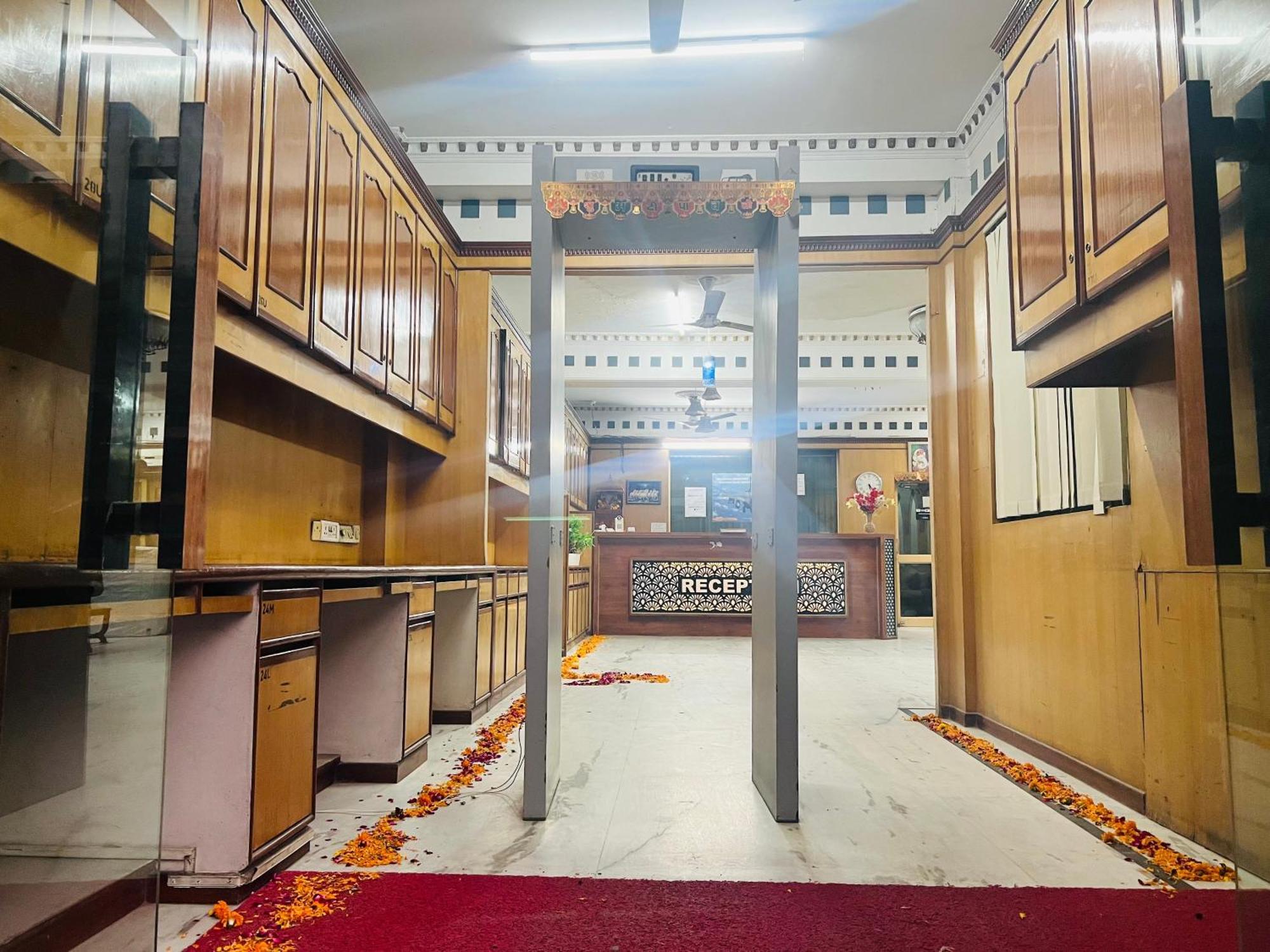 Hotel New Delhi Exterior photo