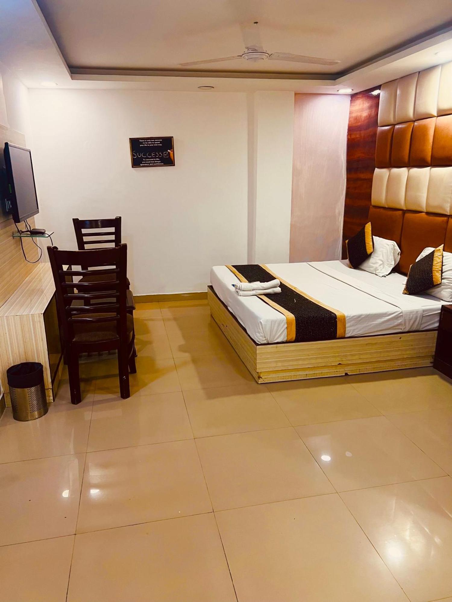 Hotel New Delhi Exterior photo