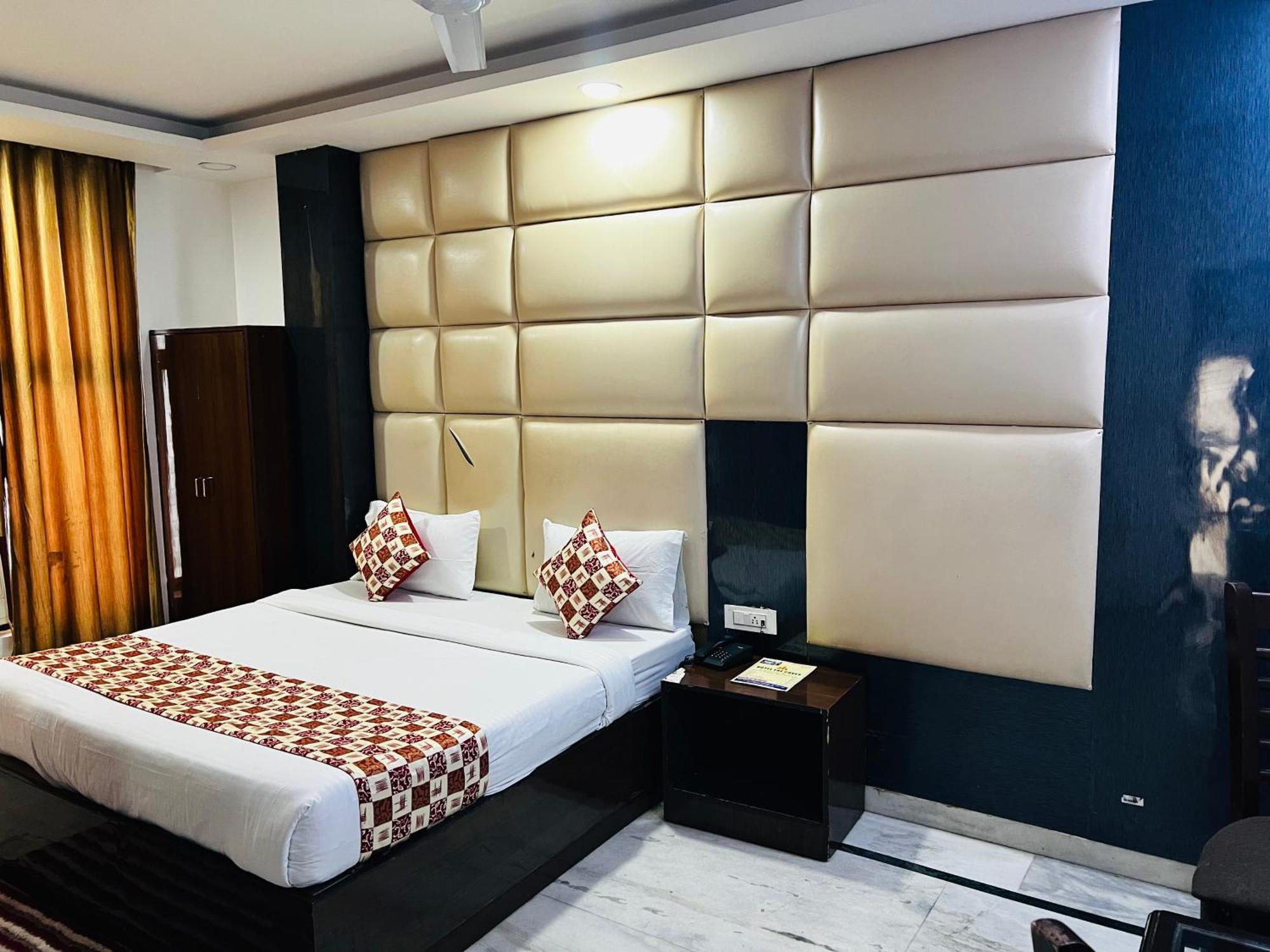 Hotel New Delhi Exterior photo