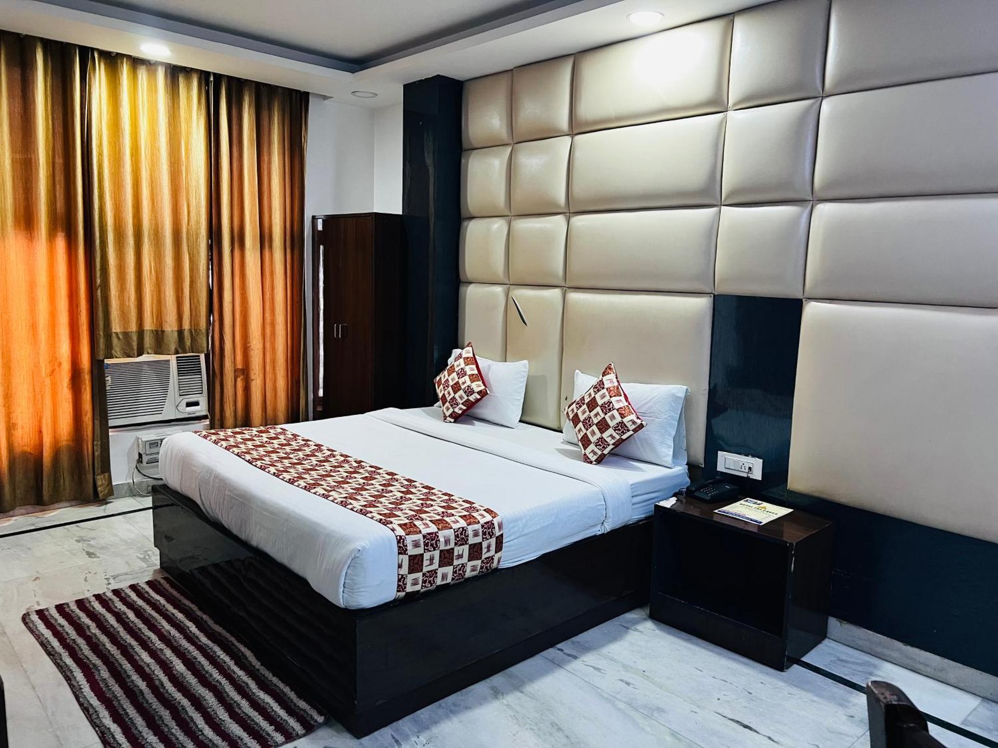Hotel New Delhi Exterior photo